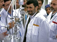 Irán presenta 4 reactores nucleares nuevos, con fines médicos
